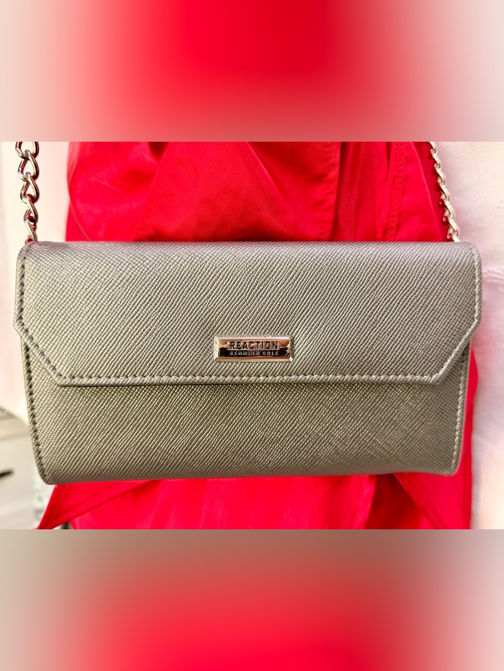 NWOT Kenneth Cole Reaction Metallic Silver Chain Crossbody Wallet/ Purse H0010